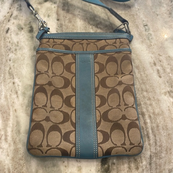 Coach Handbags - Coach Signature Crossbody Handbag Purse Shoulderbag